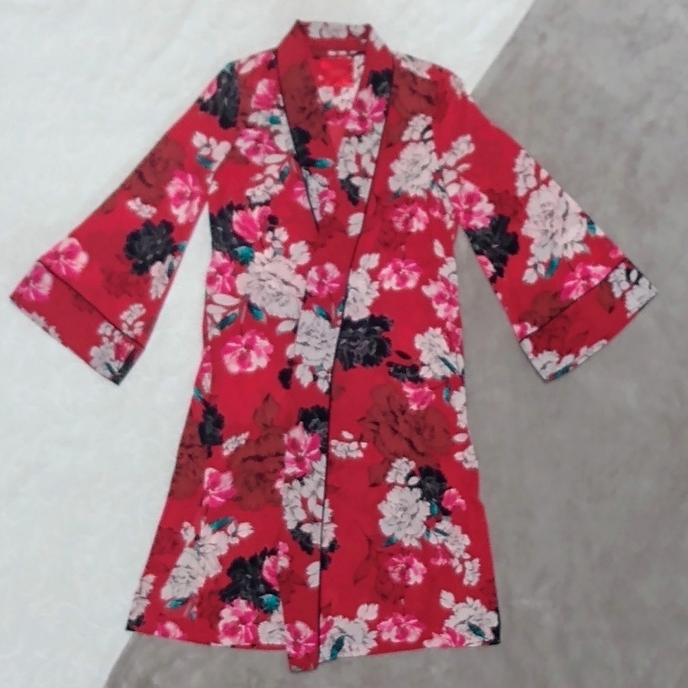 Jennifer Lopez Red Floral Print Kimono